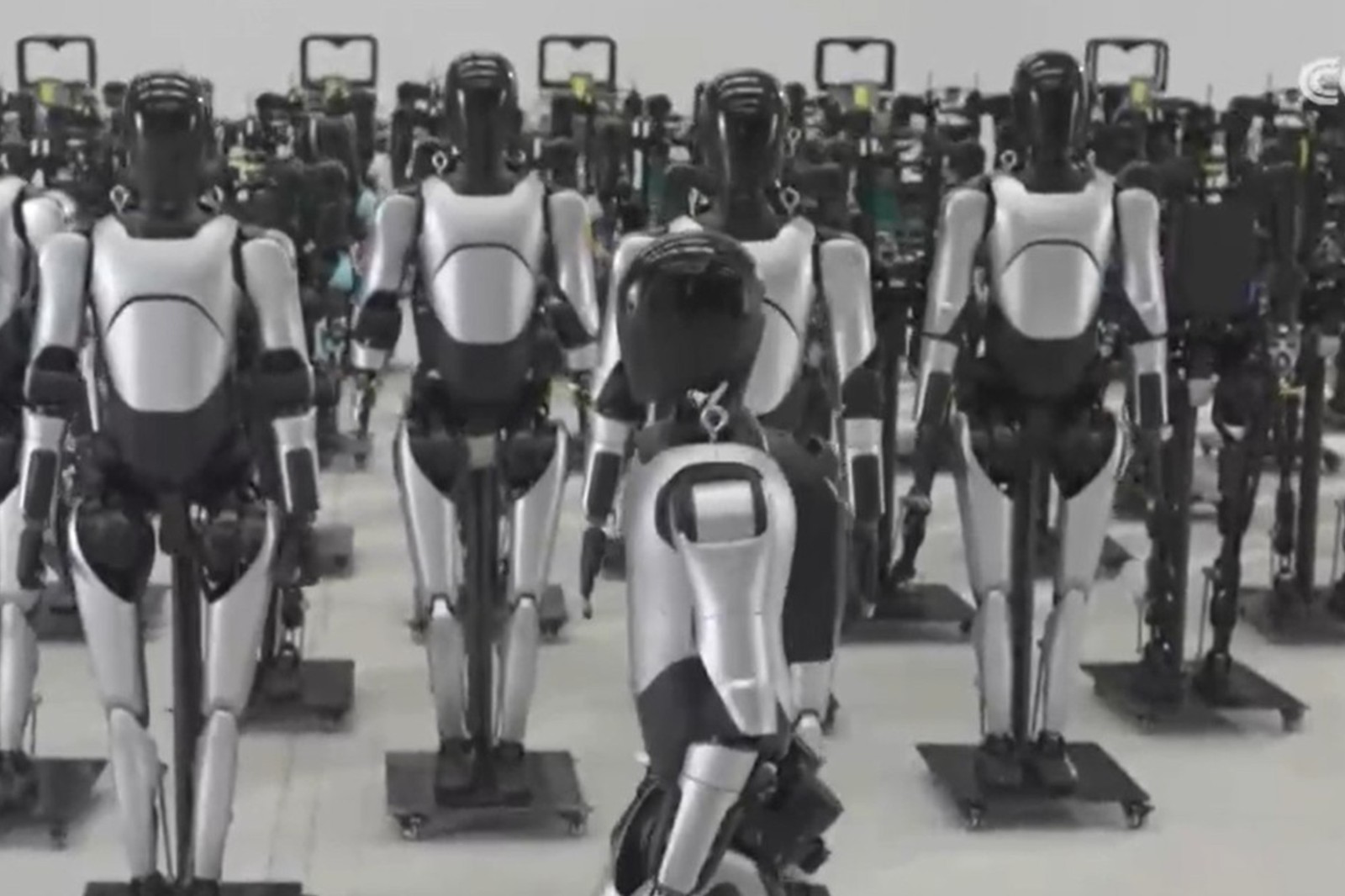 央视报道！揭秘艾弗森ballbet机器人量产超级工厂